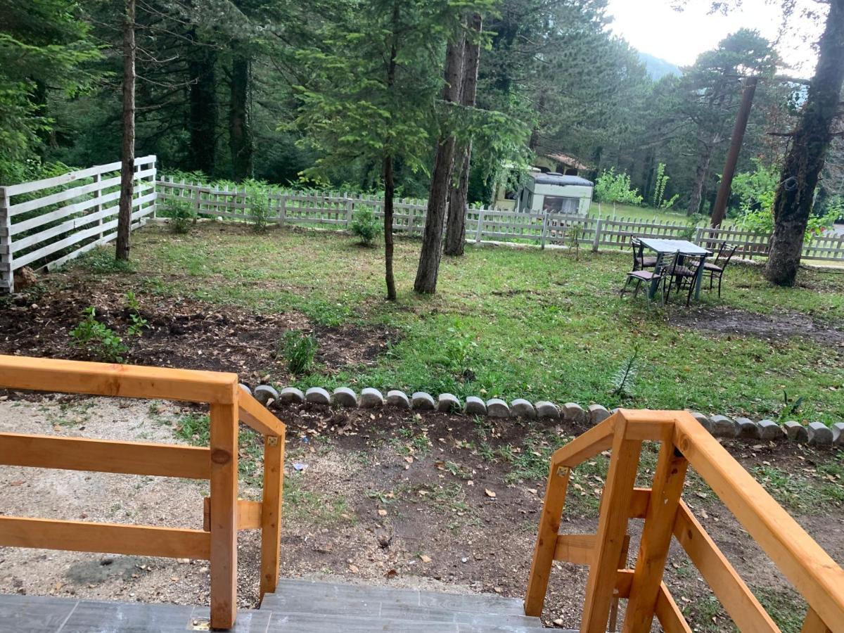 Bujtina Uji I Panjes, Log Cabins Dukat Exterior foto