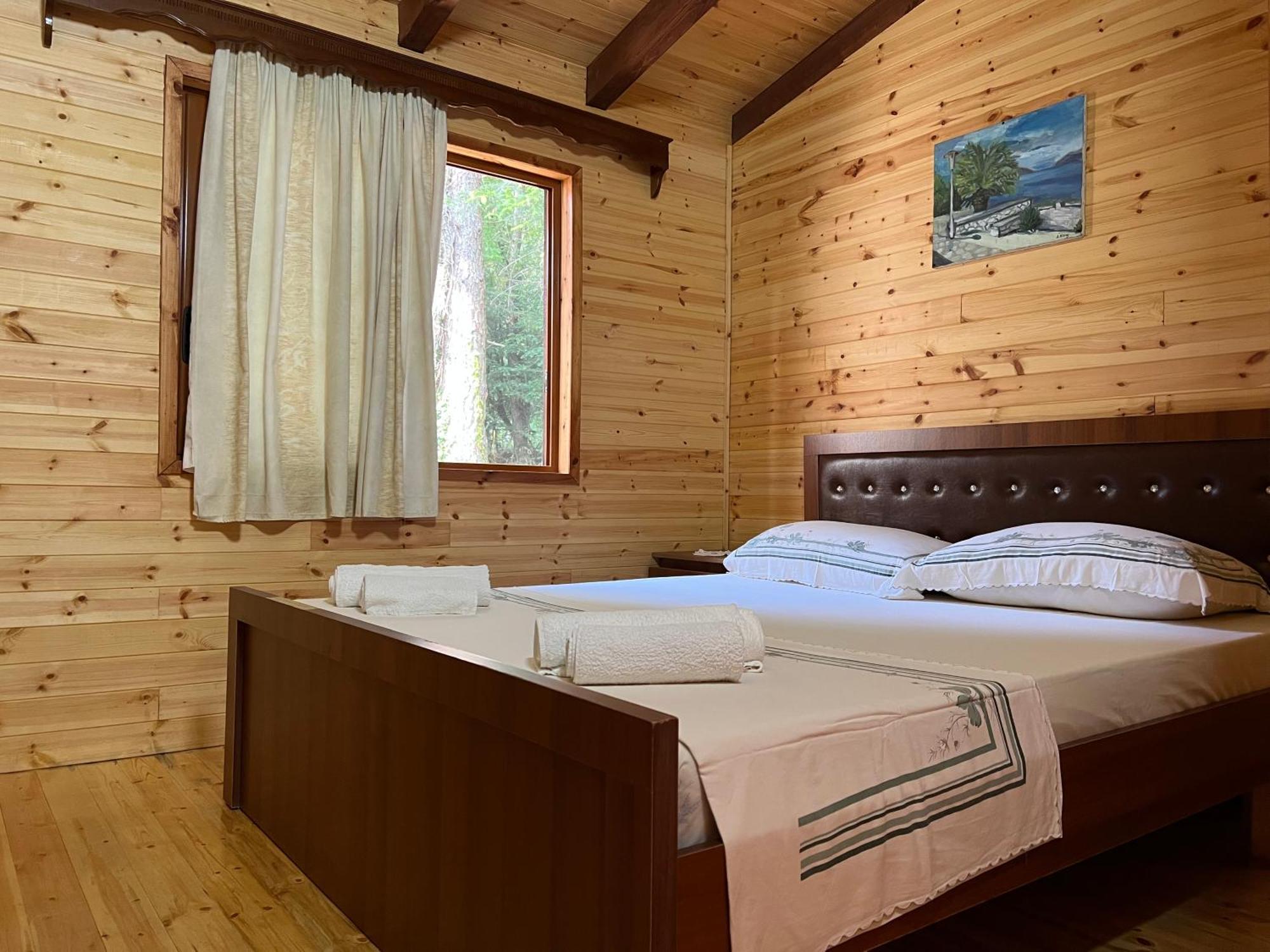 Bujtina Uji I Panjes, Log Cabins Dukat Exterior foto