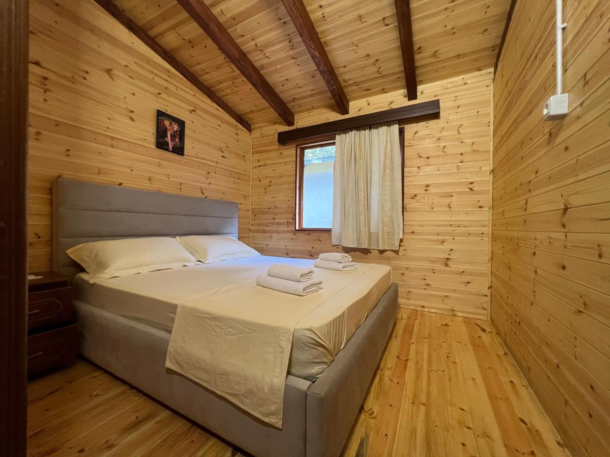 Bujtina Uji I Panjes, Log Cabins Dukat Exterior foto