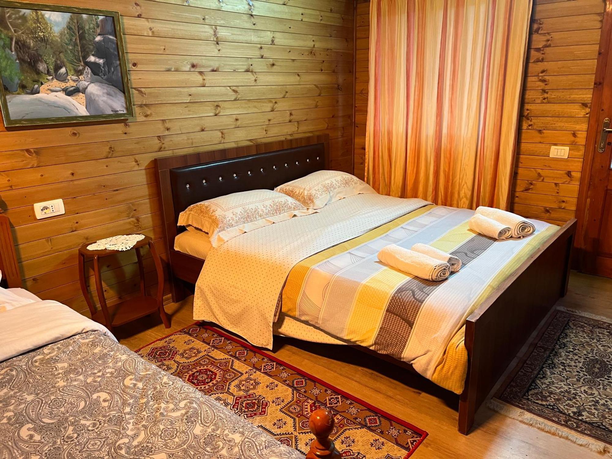 Bujtina Uji I Panjes, Log Cabins Dukat Exterior foto