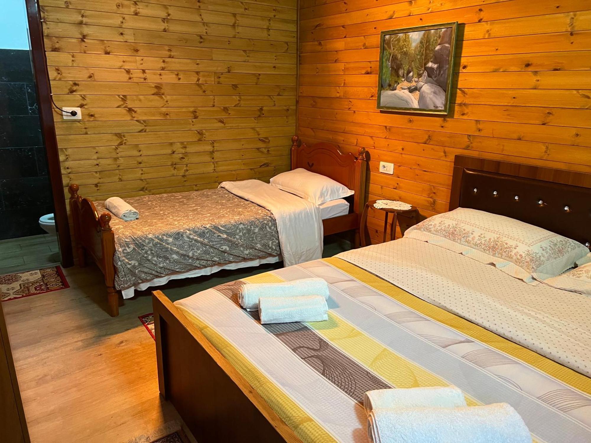Bujtina Uji I Panjes, Log Cabins Dukat Exterior foto